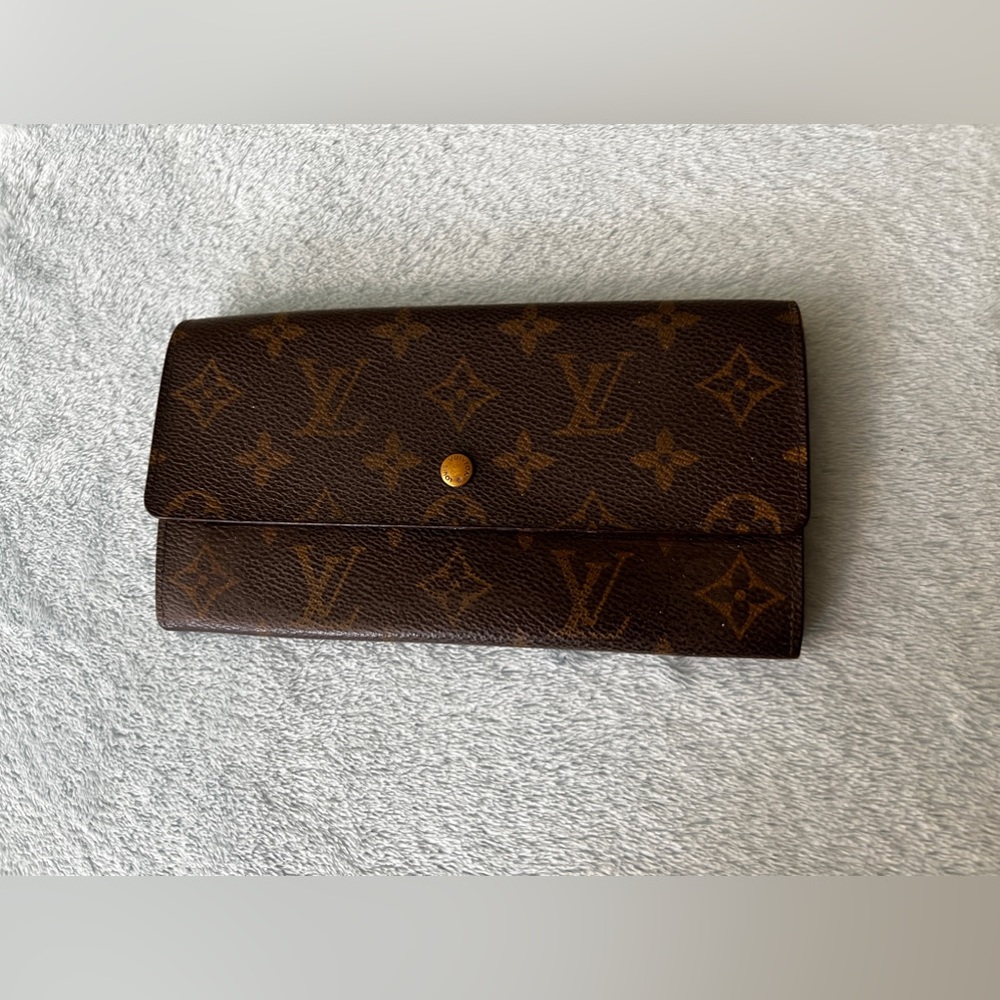 Authentic Louis Vuitton Wallet with COA